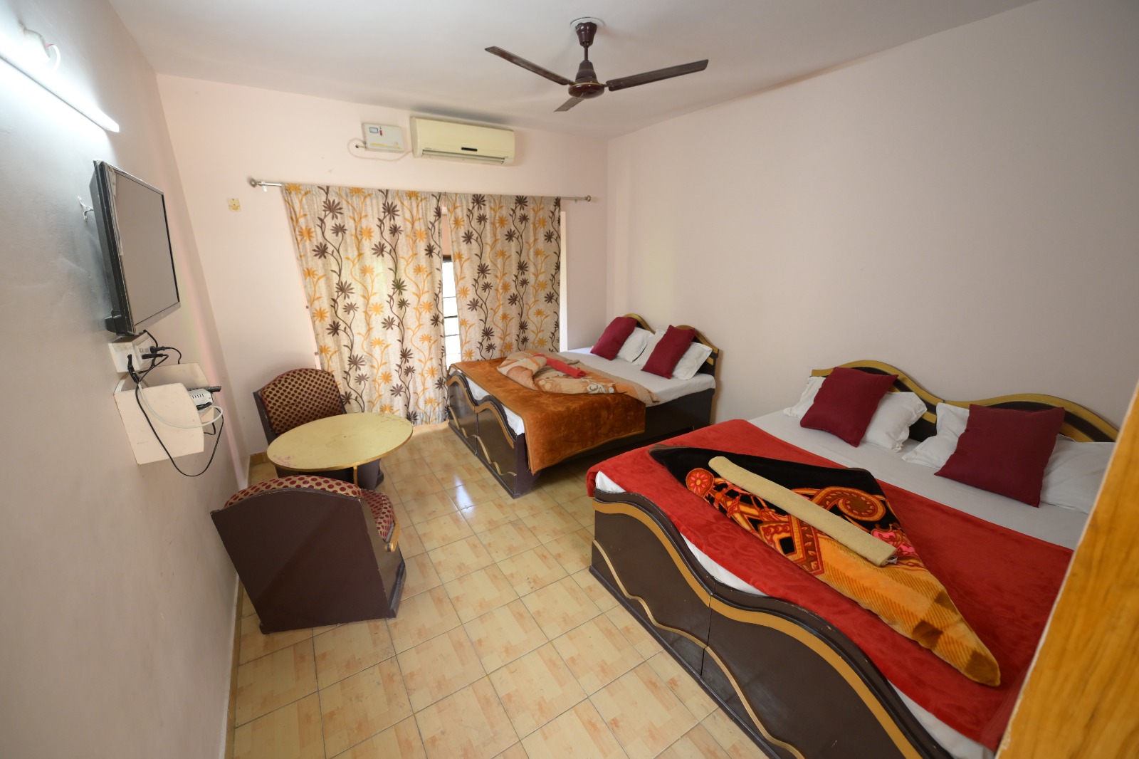 Room & Cottage